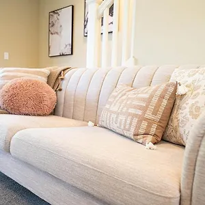exquisite-central-townhome-with-spacious-loft-and.seattlehotelsites.com/